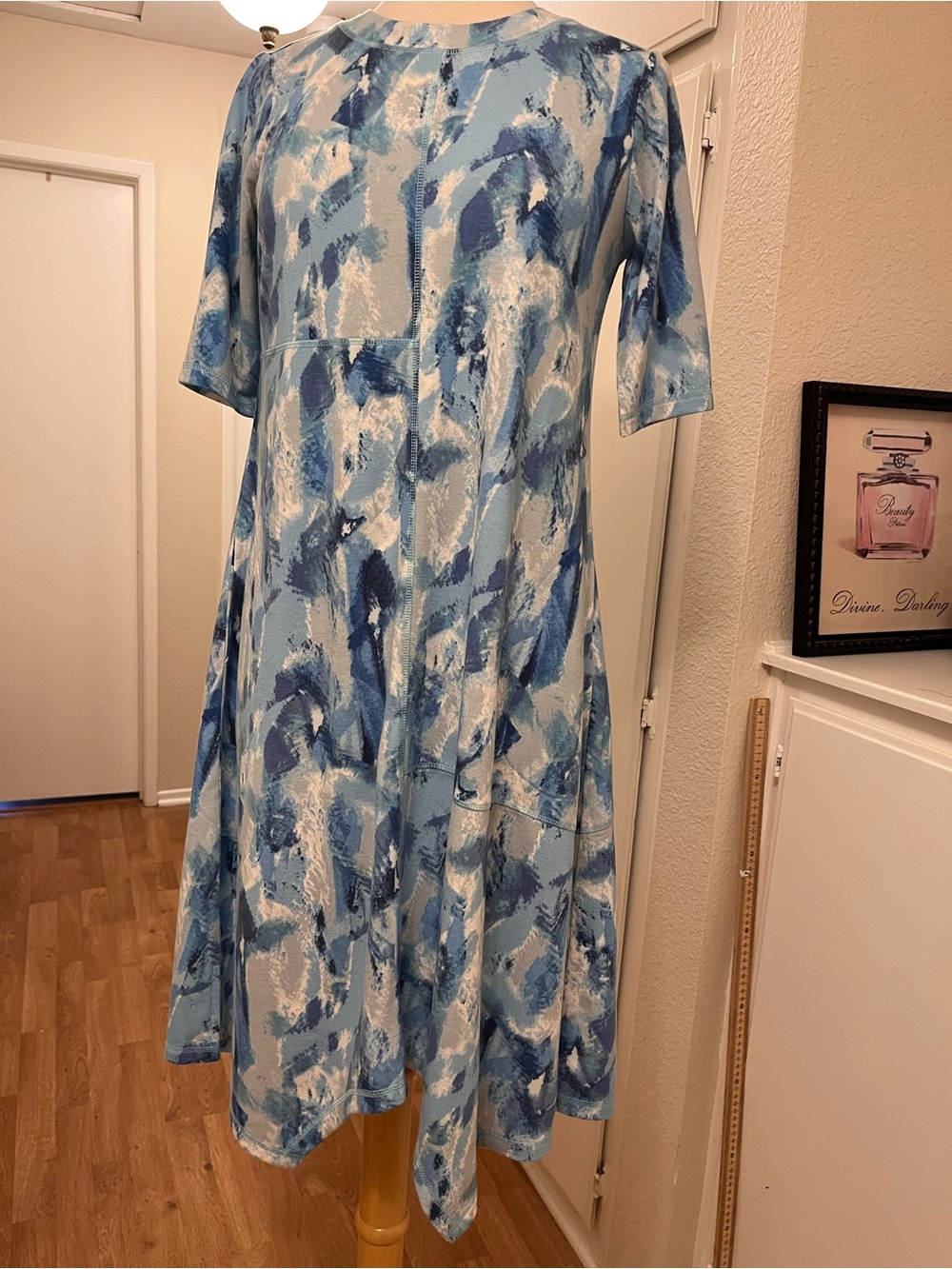 LOGO by Lori Goldstein Blue & White Abstract Midi Jersey Dress - Size XS